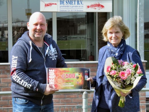 Cheque van 500 euro voor Kika